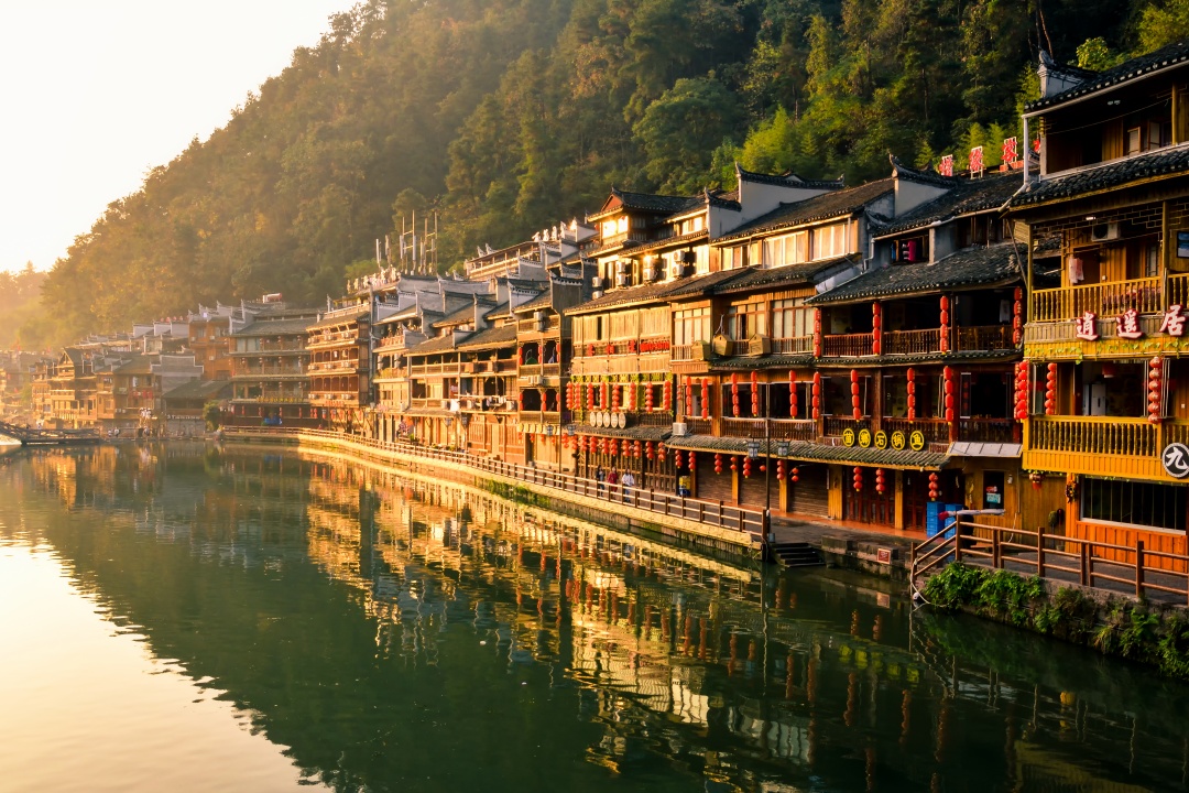 Ciudades de Fenghuang y Furong: Cultura Miao y Tour Nocturno Iluminado